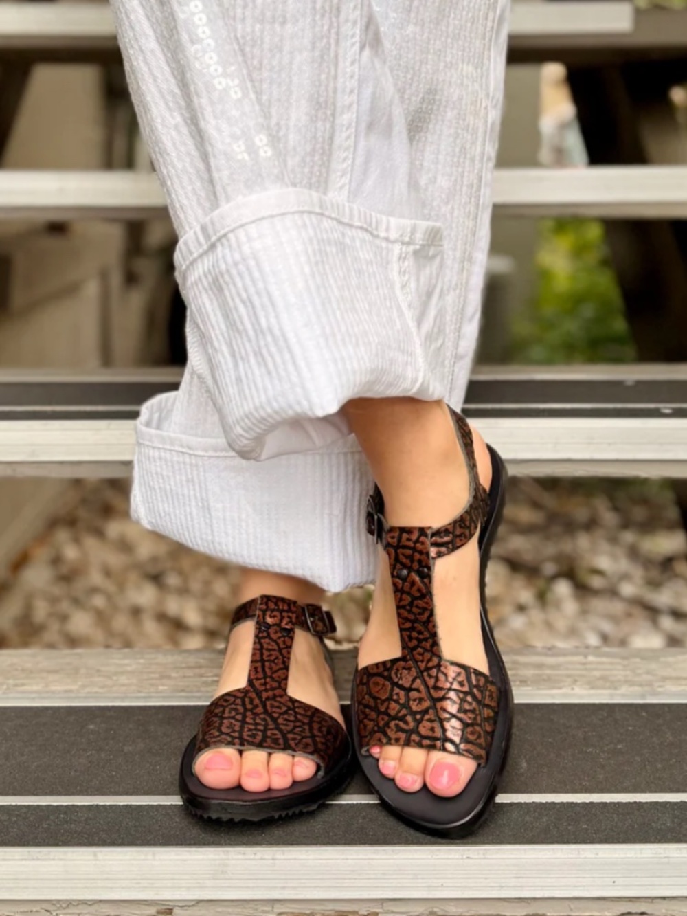 Cydwoq Straps-V Chevron Rubber Sole Sandal in TBCO (Bronze/Black) New in Box